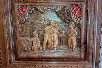 skříň - detail řezby