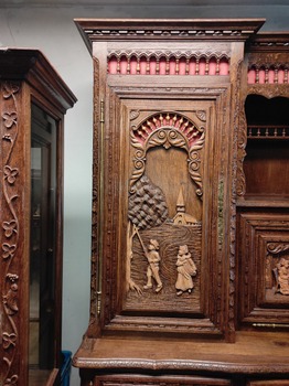 sekretář - obývací stěna, detail řezby