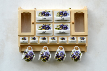 Police přírodní, kořenky macešky