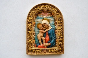 Reliéf panna Marie s Jezuletem a 10 Cherubínů, barevná, výška - 27 cm