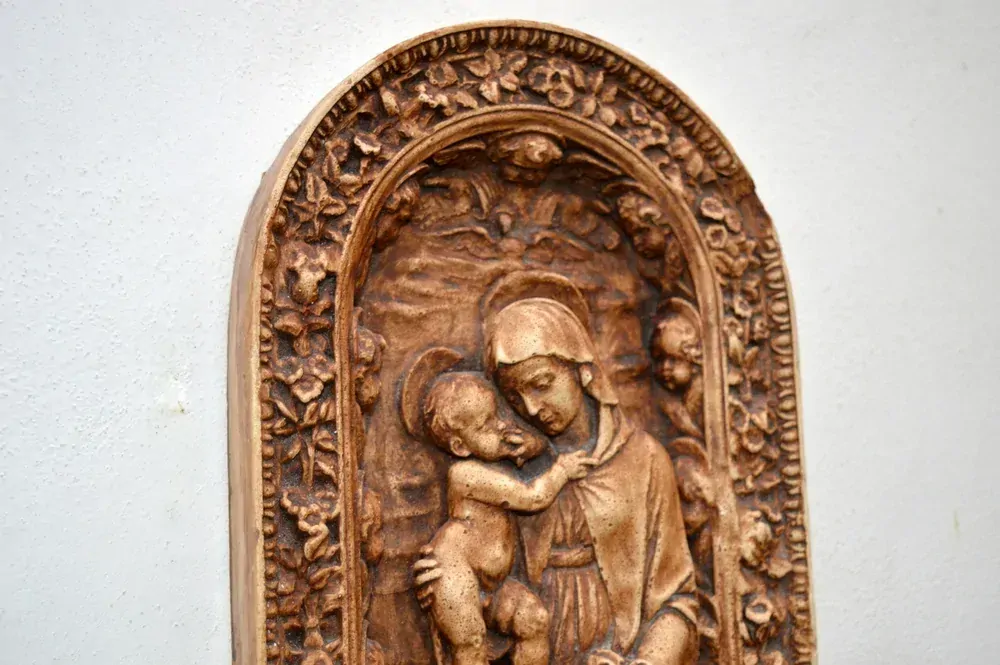 Reliéf panna Marie s Jezuletem a 10 Cherubínů, imitace dřeva, výška - 27 cm