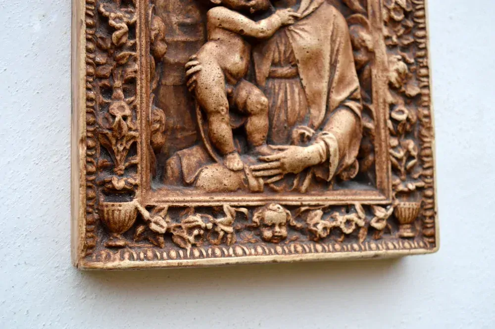 Reliéf panna Marie s Jezuletem a 10 Cherubínů, imitace dřeva, výška - 27 cm