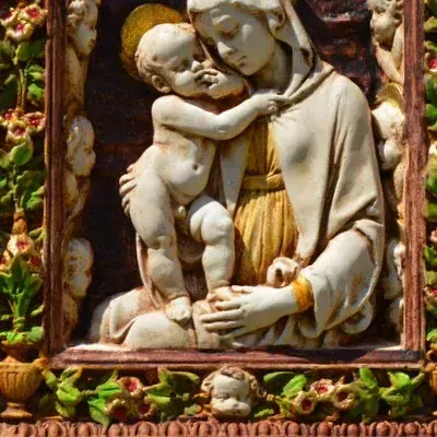 Reliéf panna Marie s Jezuletem a 10 Cherubínů, bílo-zelená, výška - 27 cm