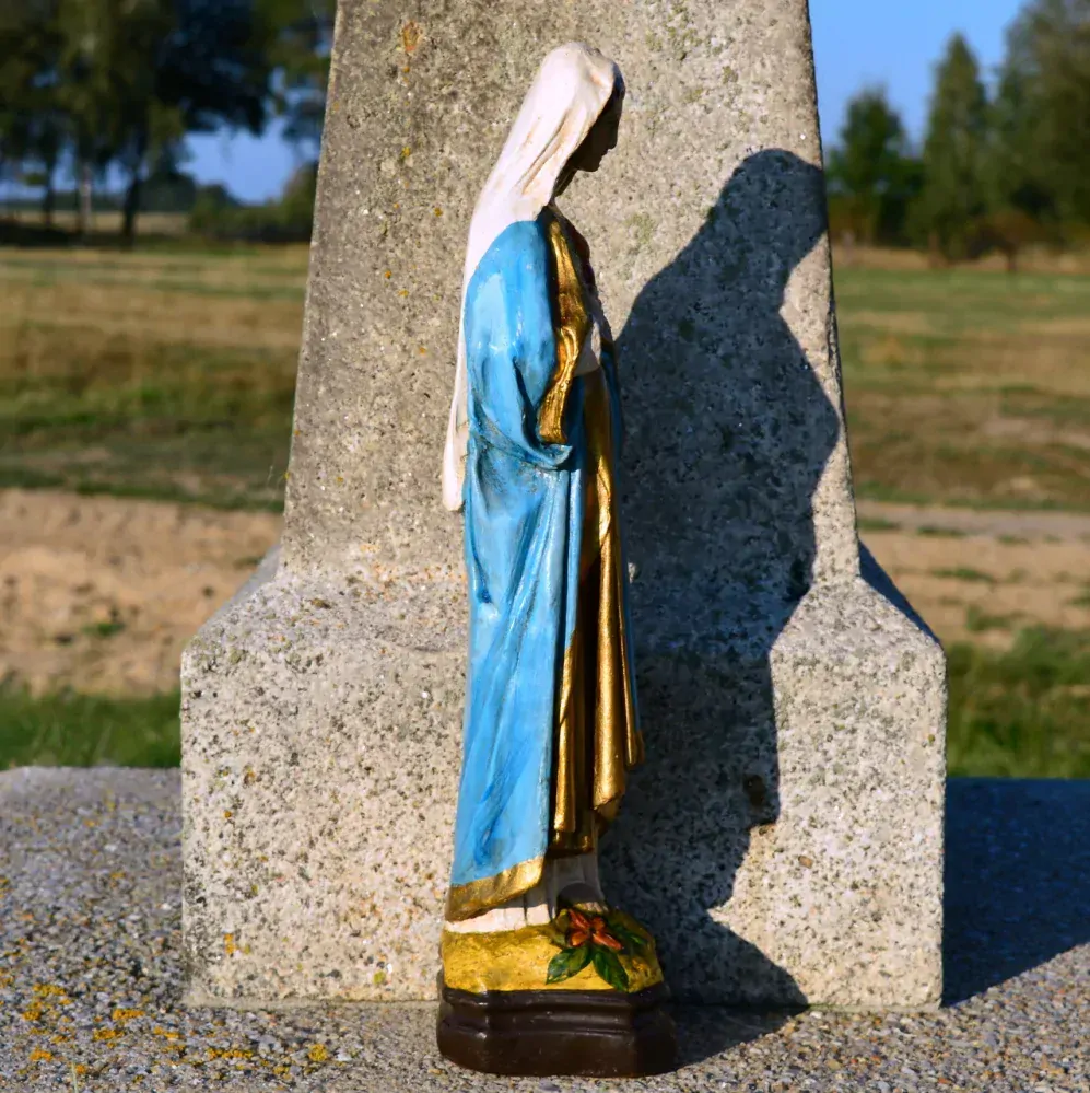 Panna Marie - Plamen lásky Neposkvrněného Srdce - bílomodrá - 43 cm
