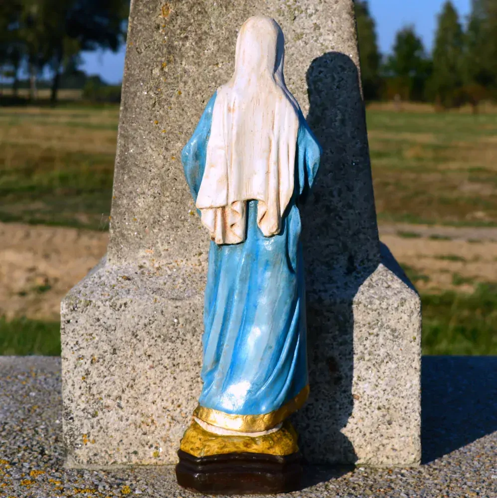 Panna Marie - Plamen lásky Neposkvrněného Srdce - bílomodrá - 43 cm
