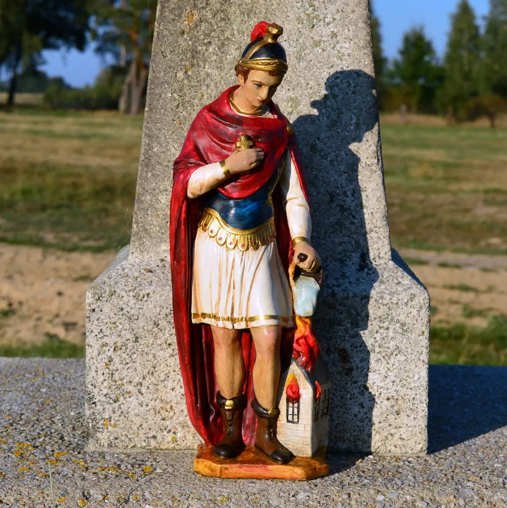 Soška Svatý Florián - 43 cm (bílá suknice)