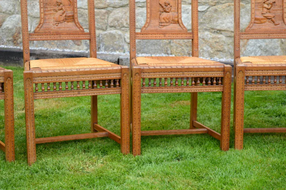 Soubor 6 ks dubových židlí s řezbou