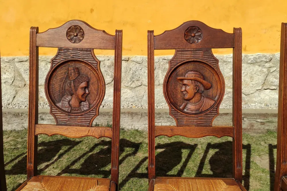 Soubor 6-ti ks dubových židlí - portréty