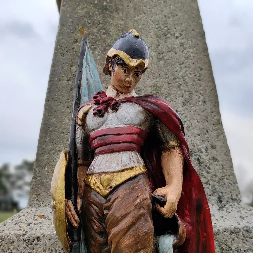 Soška Svatý Florián s ochraným štítem - 40 cm