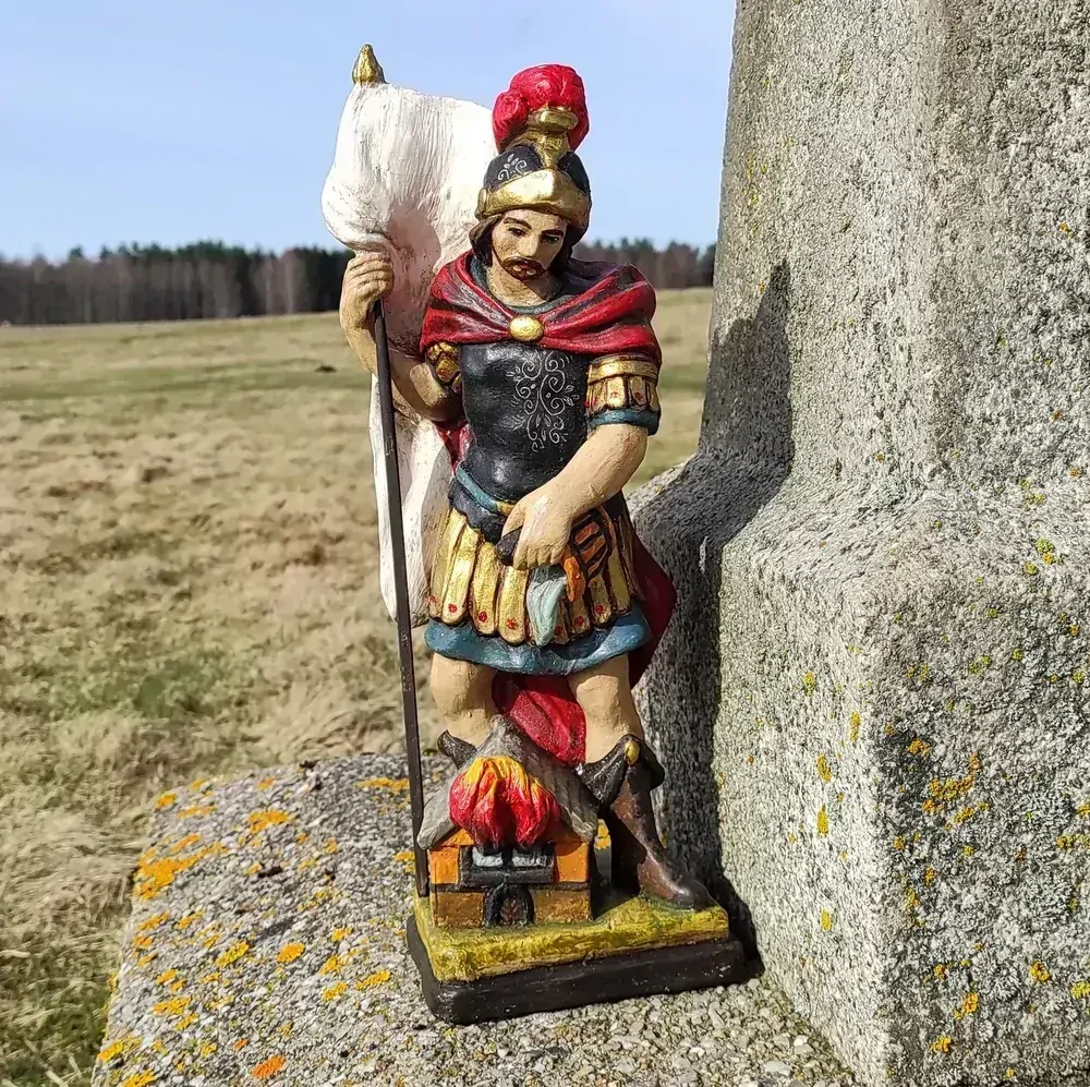 Soška Svatý Florián - 35 cm - bílý prapor