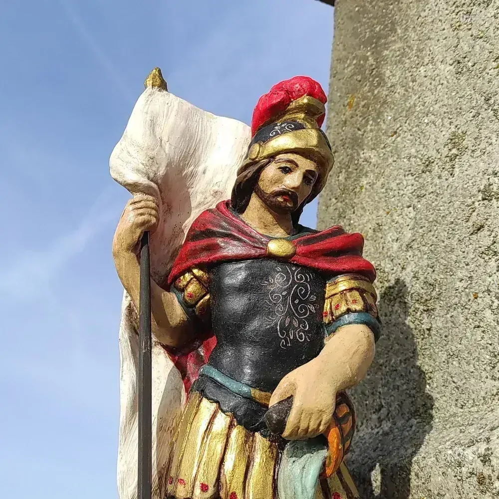 Soška Svatý Florián - 35 cm - bílý prapor