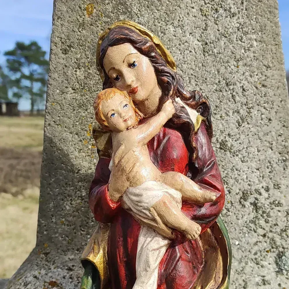 Soška Panna Marie a Jezulátko, červenozelená - 41 cm, možno i zavěsit
