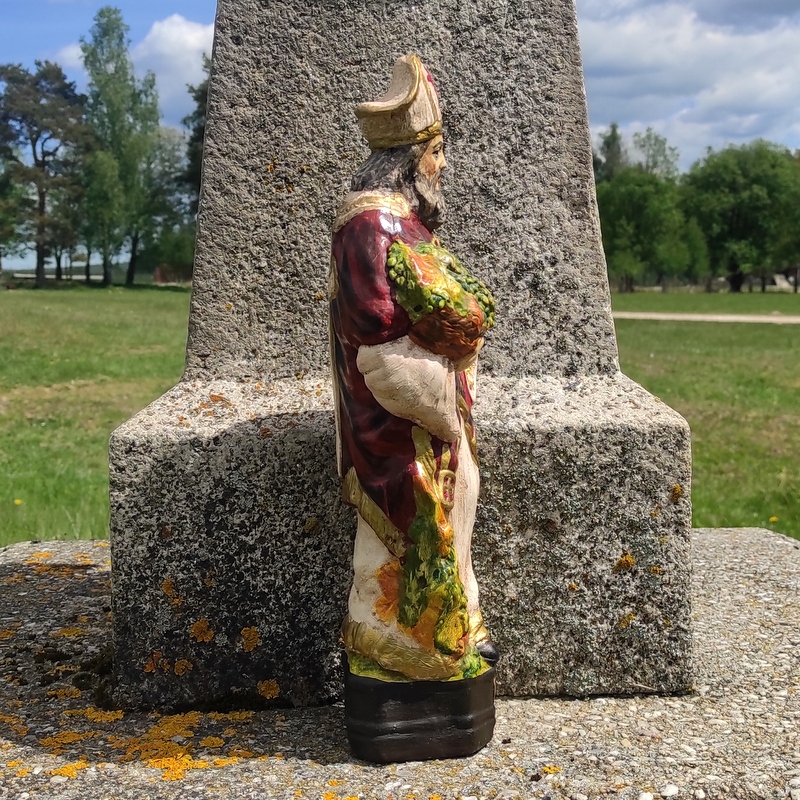 Soška Svatý Urban - patron vinařů a bednářů - červený 37 cm