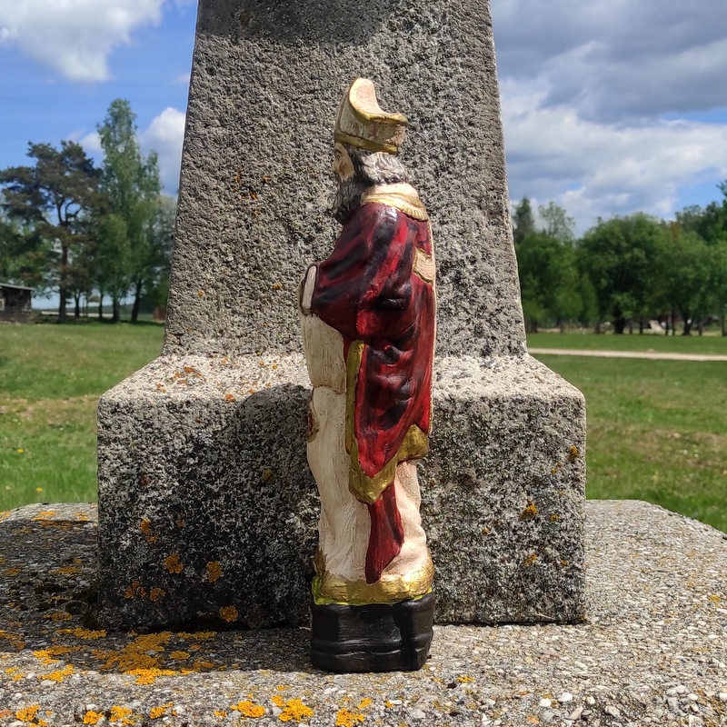 Soška Svatý Urban - patron vinařů a bednářů - červený 37 cm