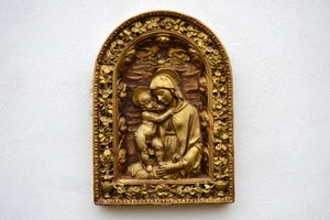 Reliéf panna Marie s Jezuletem a 10 Cherubínů, zlatá s výřezem, výška - 27 cm