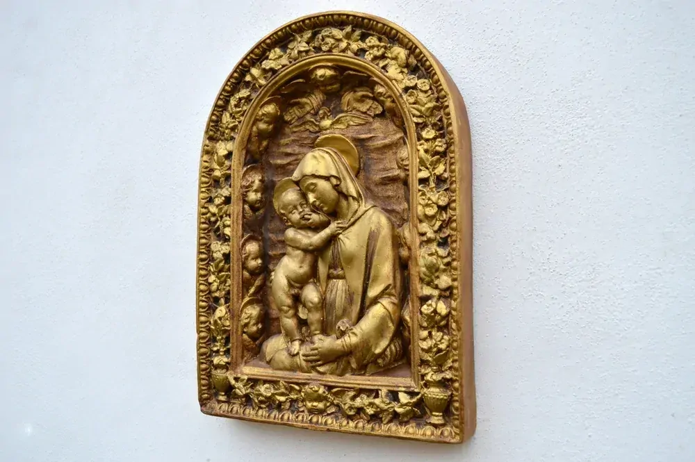 Reliéf panna Marie s Jezuletem a 10 Cherubínů, zlatá s výřezem, výška - 27 cm