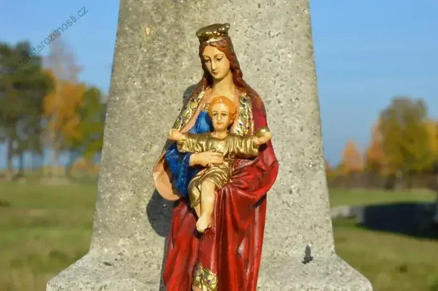 Nanebevzetí Panny Marie a Jezule - socha 43 cm -červený plášť