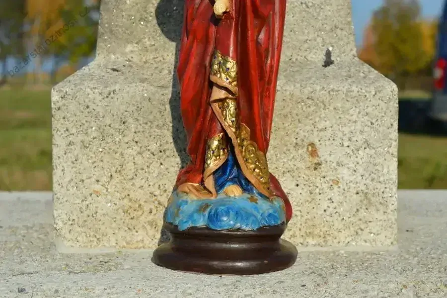 Nanebevzetí Panny Marie a Jezule - socha 43 cm -červený plášť