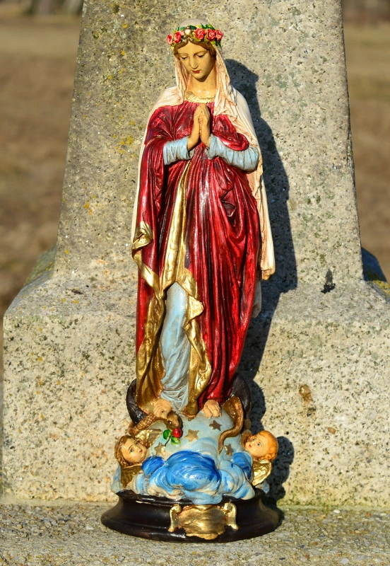 Soška Bohorodička - panna Marie, červený plášť - 42 cm