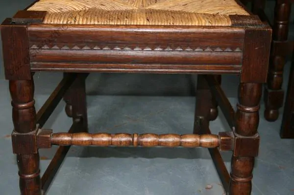 Soubor 6-ti ks židlí s kruhovým motivem