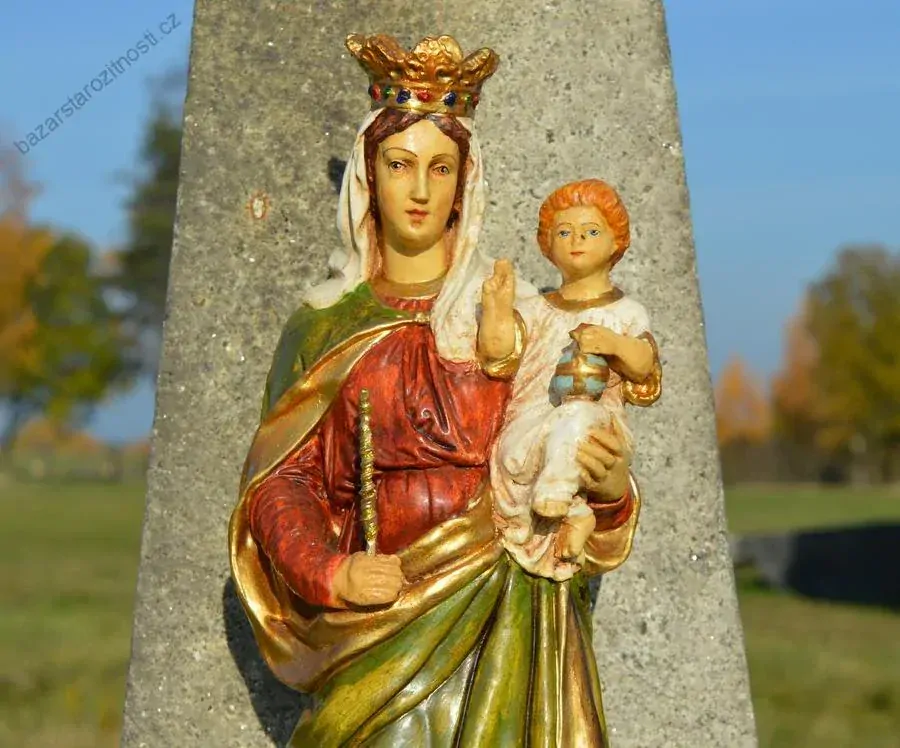 Soška Panna Marie - Královna nebes - světle zelený plášť 52 cm