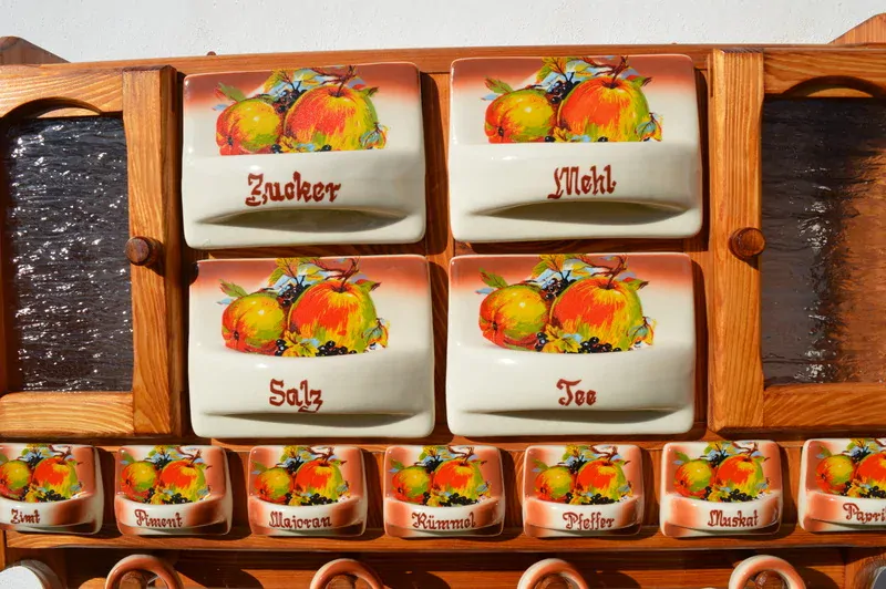 Dřevěná police velká s kořenky - motiv ovoce, police bílá