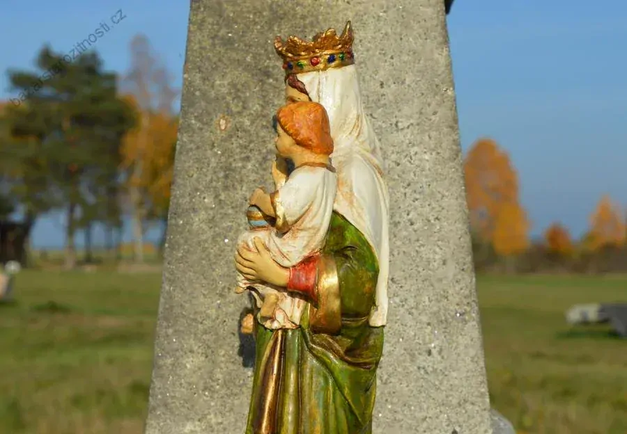 Soška Panna Marie - Královna nebes - světle zelený plášť 52 cm