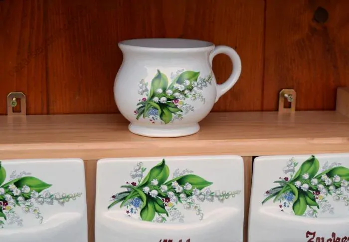 Dřevěná police malá s kořenky - motiv konvalinky