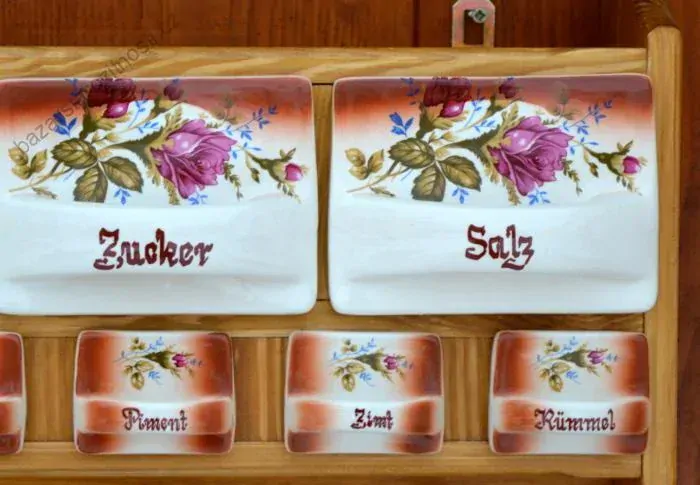 Dřevěná police malá s kořenky - motiv červená růže