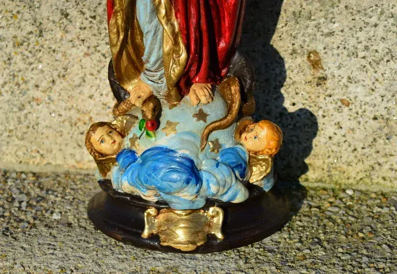 Soška Bohorodička - panna Marie, červený plášť - 42 cm