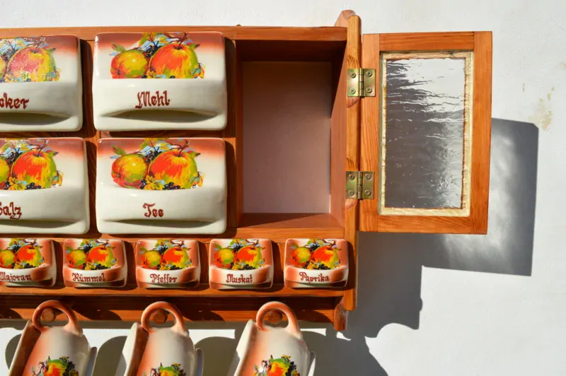 Dřevěná police velká s kořenky - motiv ovoce, police bílá