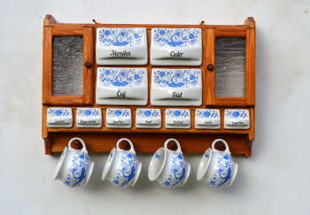 Police třešeň, kořenky cibulák